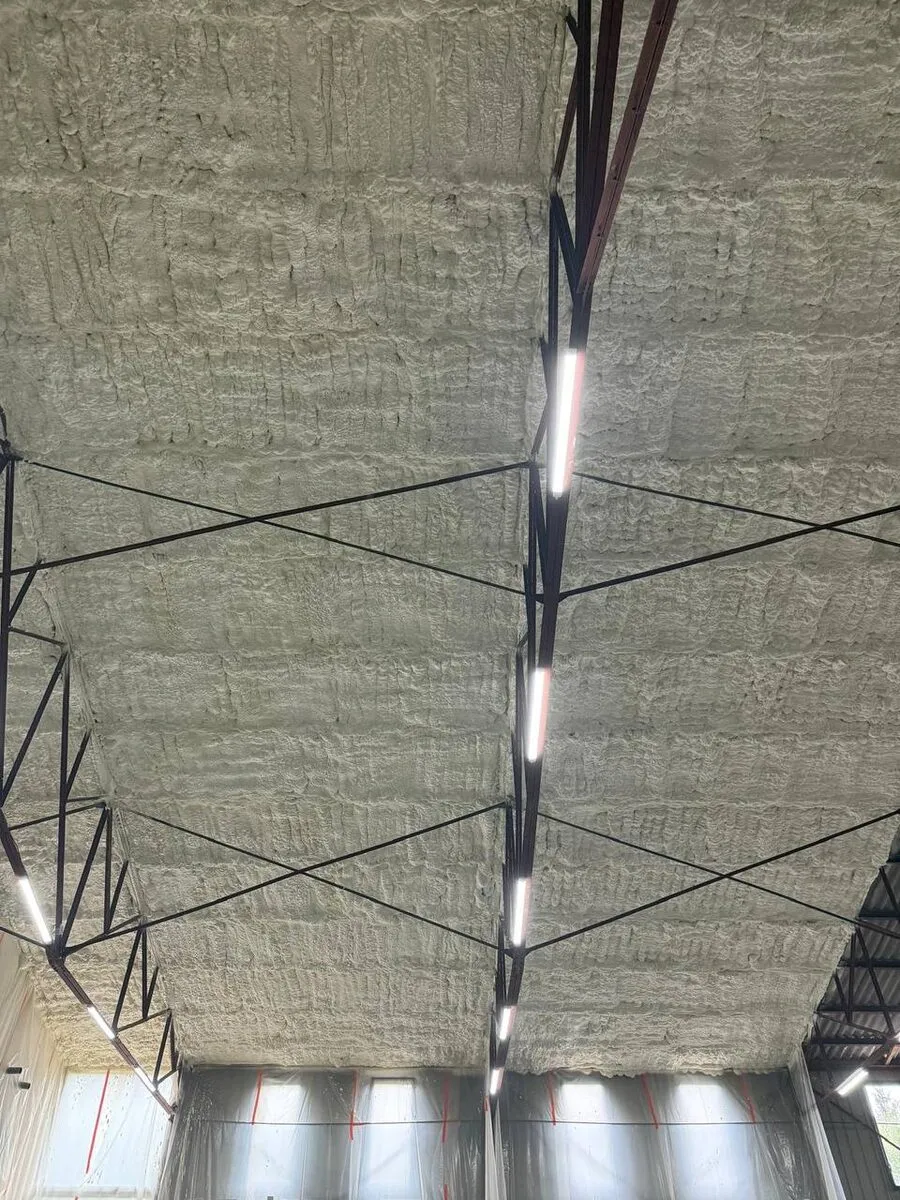 Isolation projetée polyuréthane - chantier Ovalpro